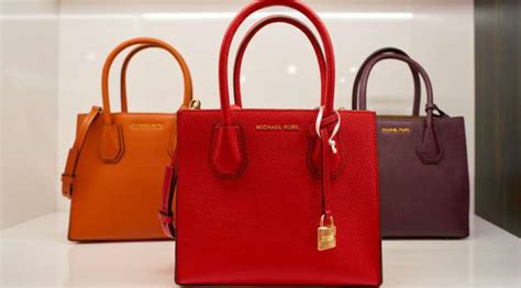 waarom is michael kors zo stervens duur|why are Michael Kors bags expensive.